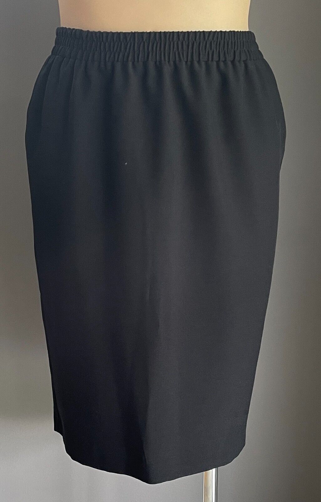 TARGET COLLECTION Skirt Black Straight Elastic Waist Size 16 Classic Style