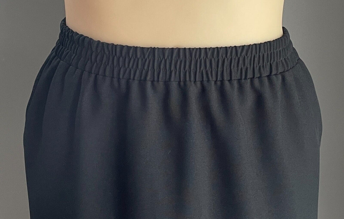 TARGET COLLECTION Skirt Black Straight Elastic Waist Size 16 Classic Style