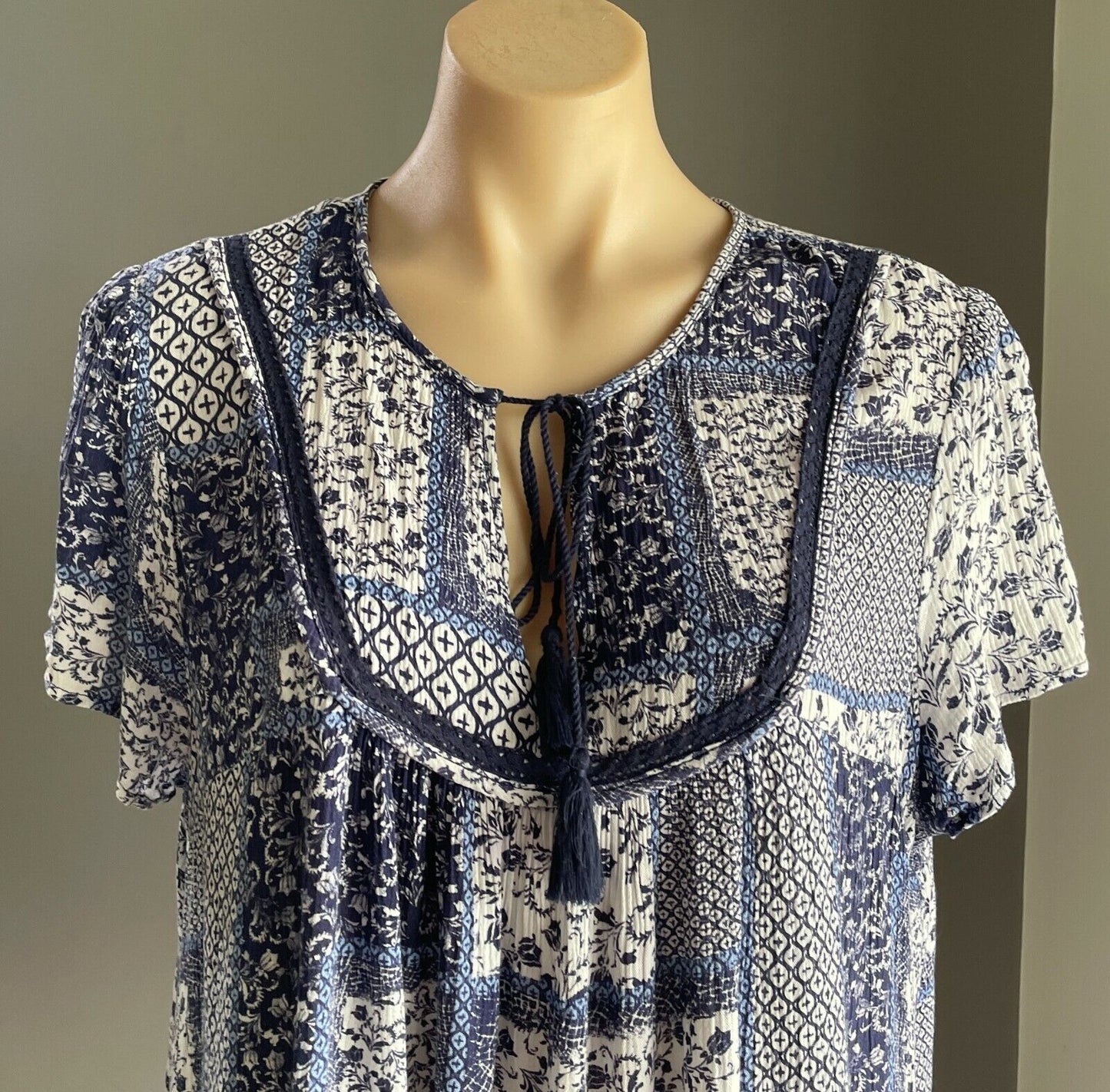 TARGET Top Blue & White Print Short Sleeve Peasant Style Hi-Lo Blouse Size 16