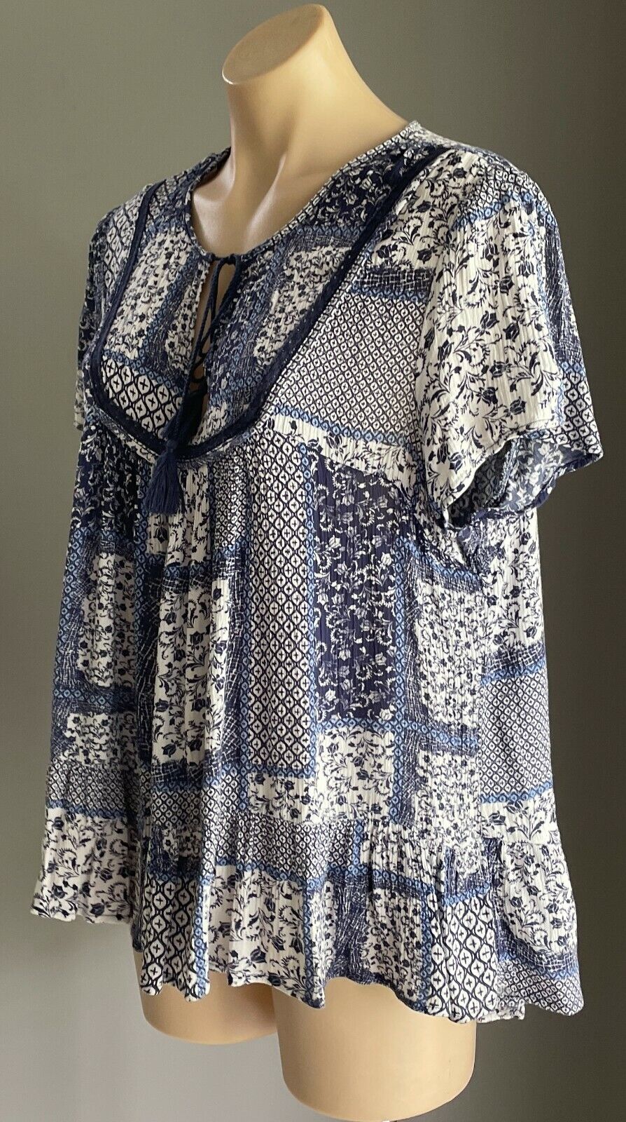 TARGET Top Blue & White Print Short Sleeve Peasant Style Hi-Lo Blouse Size 16