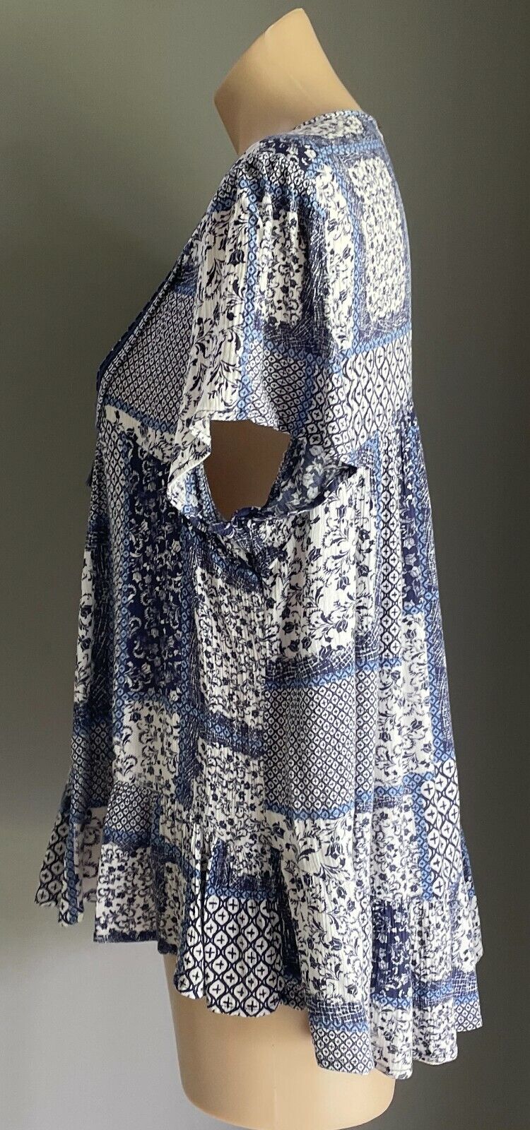 TARGET Top Blue & White Print Short Sleeve Peasant Style Hi-Lo Blouse Size 16