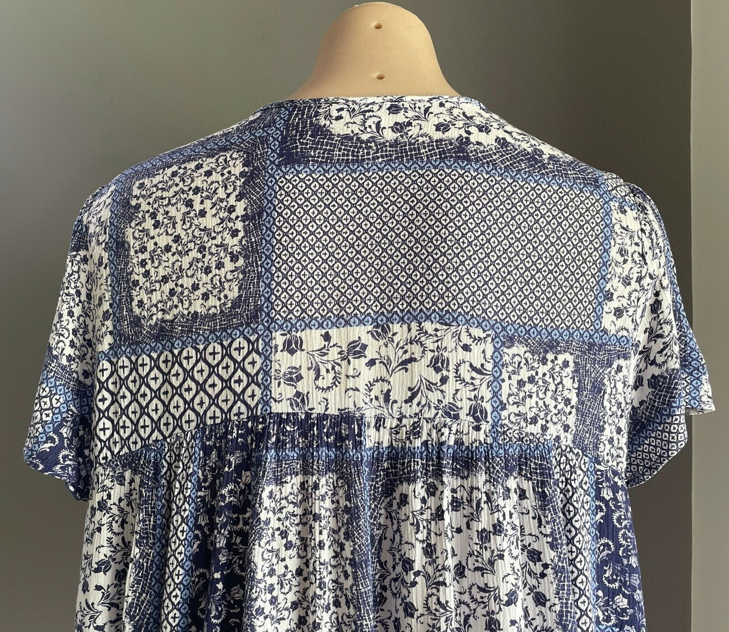 TARGET Top Blue & White Print Short Sleeve Peasant Style Hi-Lo Blouse Size 16