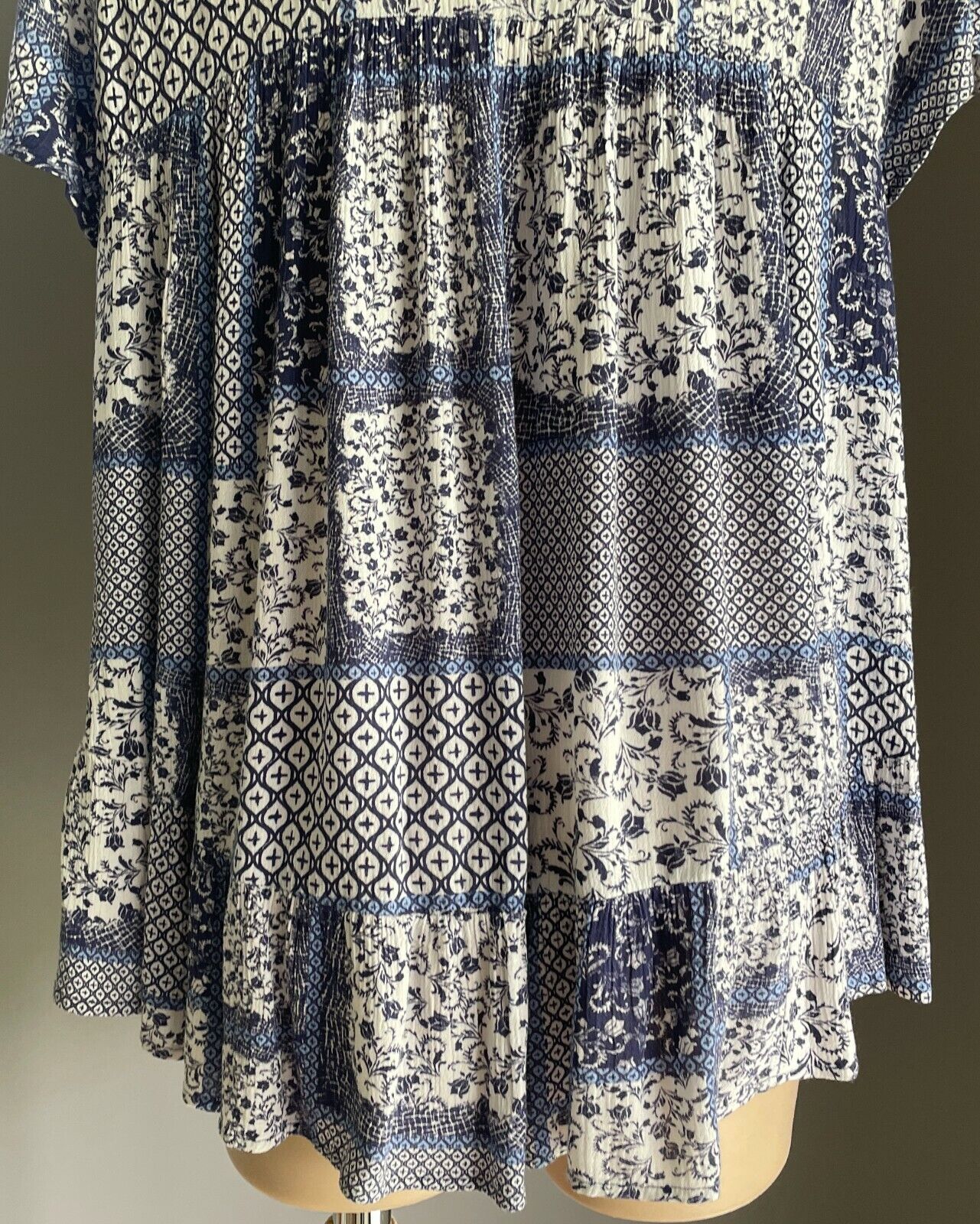TARGET Top Blue & White Print Short Sleeve Peasant Style Hi-Lo Blouse Size 16