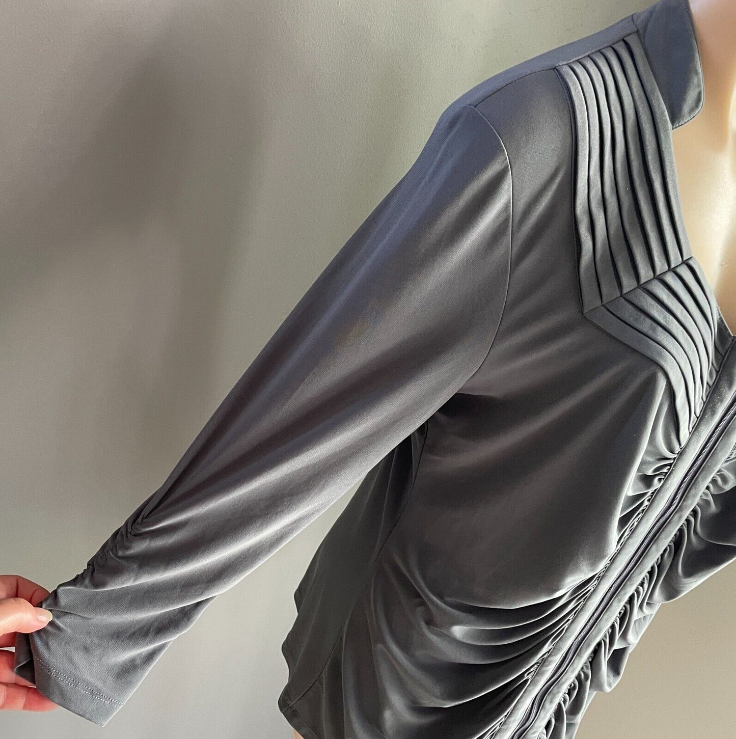 LIZ JORDAN Grey Blouse Stretch Zip Front Size XL 14 Long Sleeve Ruched Detail