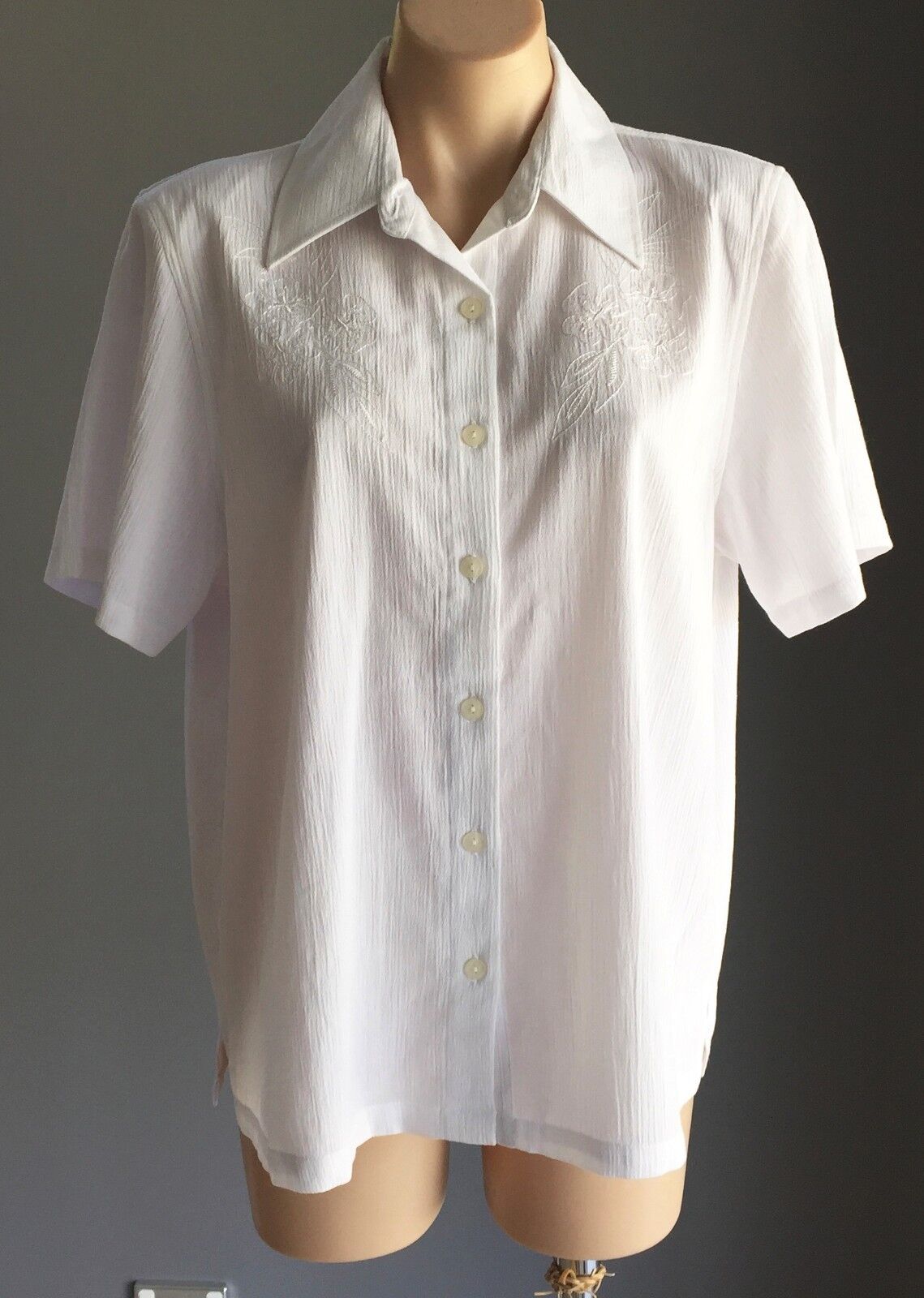 NONI B Button Up Shirt White Embroidered Floral Short Padded Sleeve Sz 14 NEW