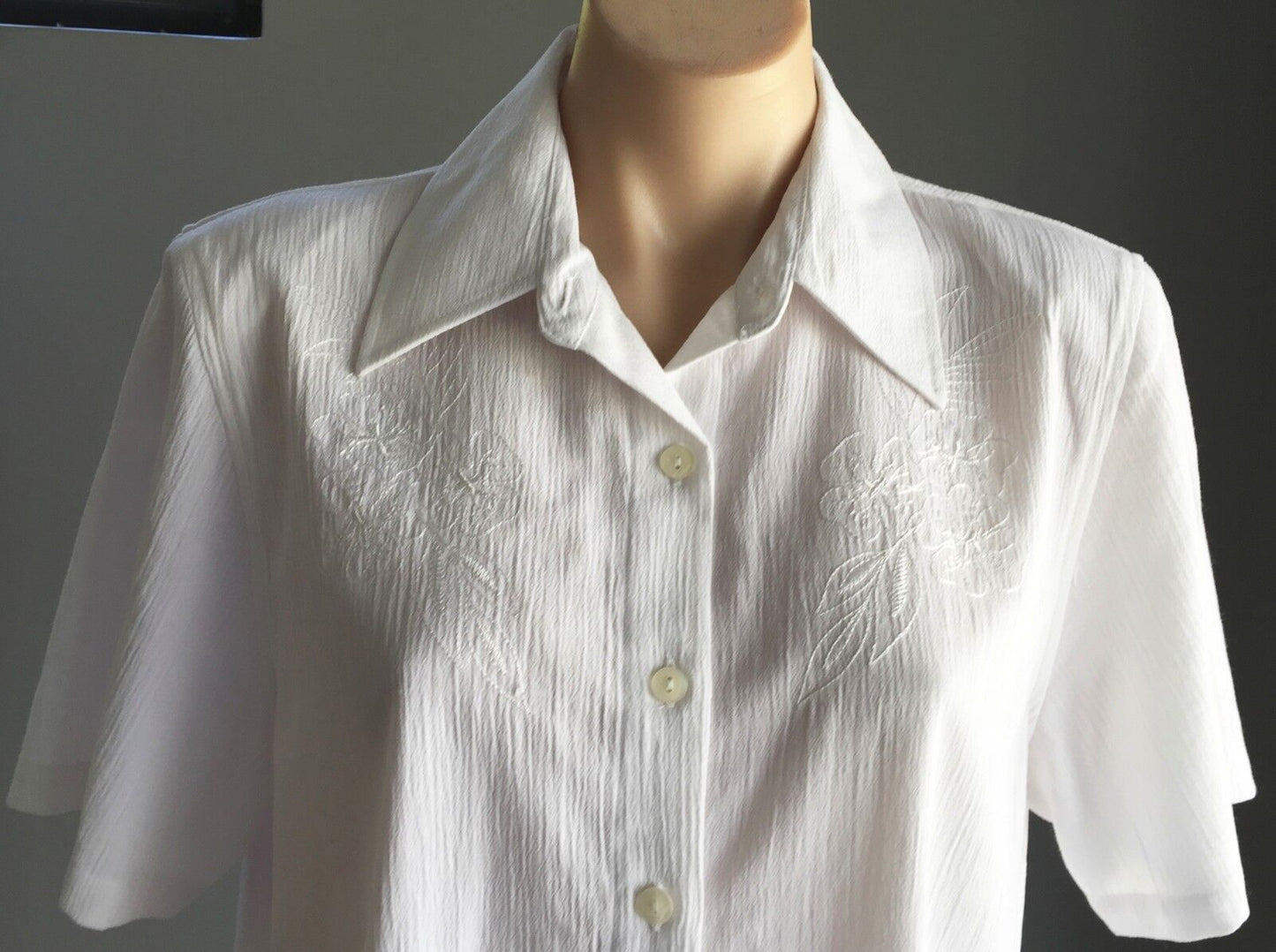 NONI B Button Up Shirt White Embroidered Floral Short Padded Sleeve Sz 14 NEW