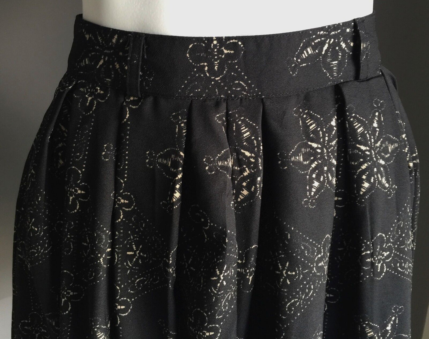 ISKA LONDON Mini Skirt Black & Beige Print Full Pleated Short Size 6 - 8 NEW