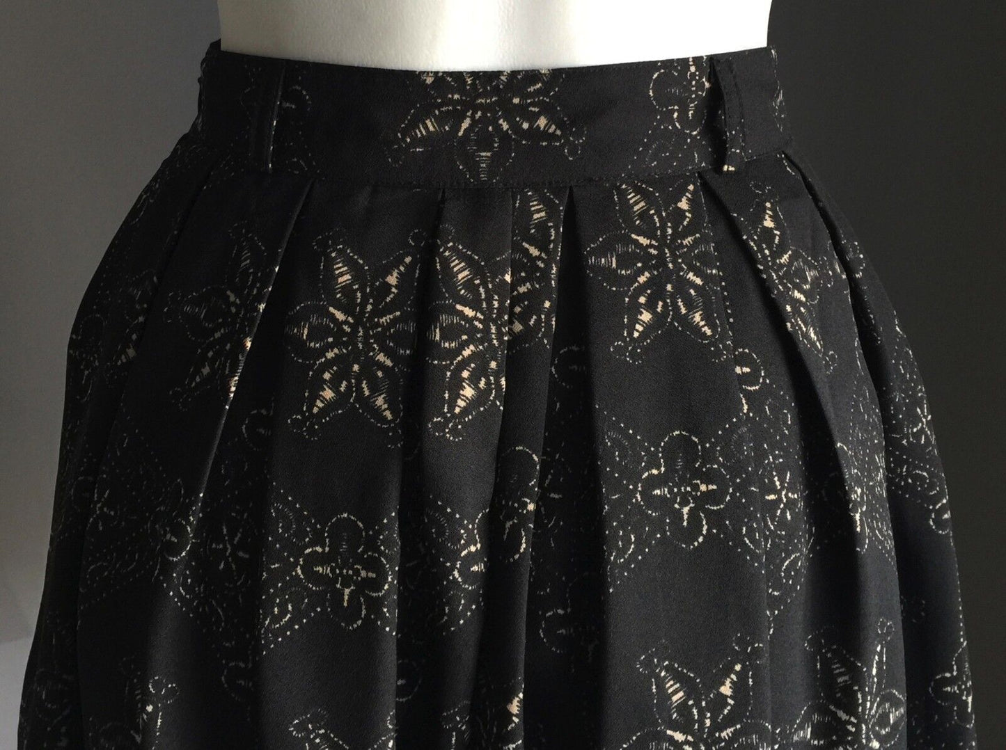 ISKA LONDON Mini Skirt Black & Beige Print Full Pleated Short Size 6 - 8 NEW