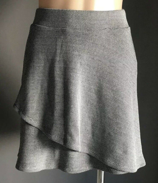 SPORTSGIRL Skirt Tier Black & White Houndstooth Print A-Line Stretch Size 8 10