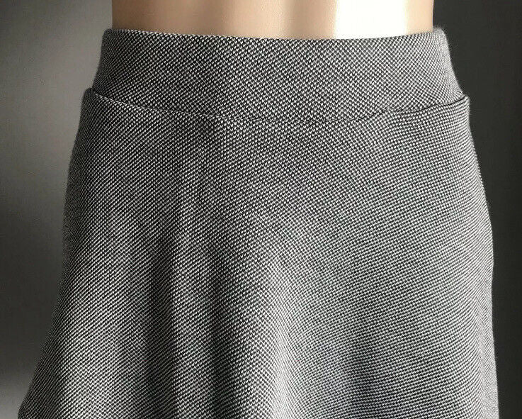 SPORTSGIRL Skirt Tier Black & White Houndstooth Print A-Line Stretch Size 8 10