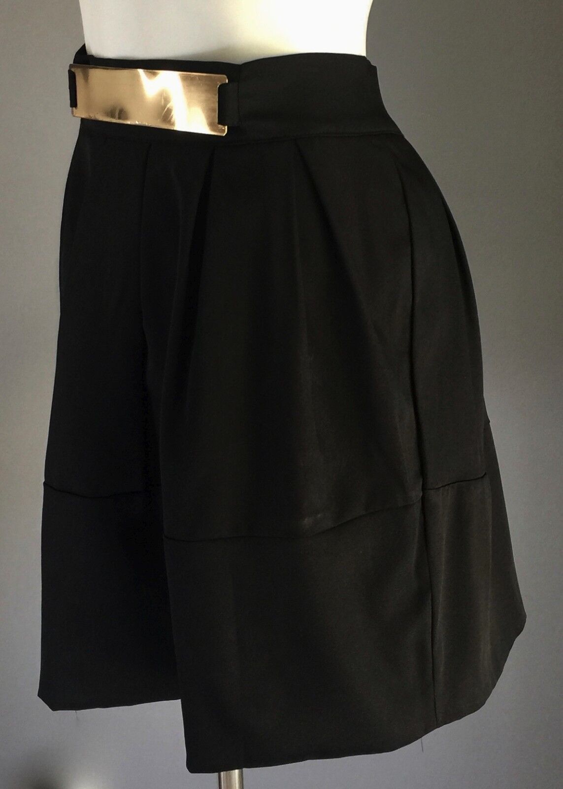 MIKA & GALA Mini Skirt Black Pleated w Gold Plate Belt Trim Waist Ladies Size 8
