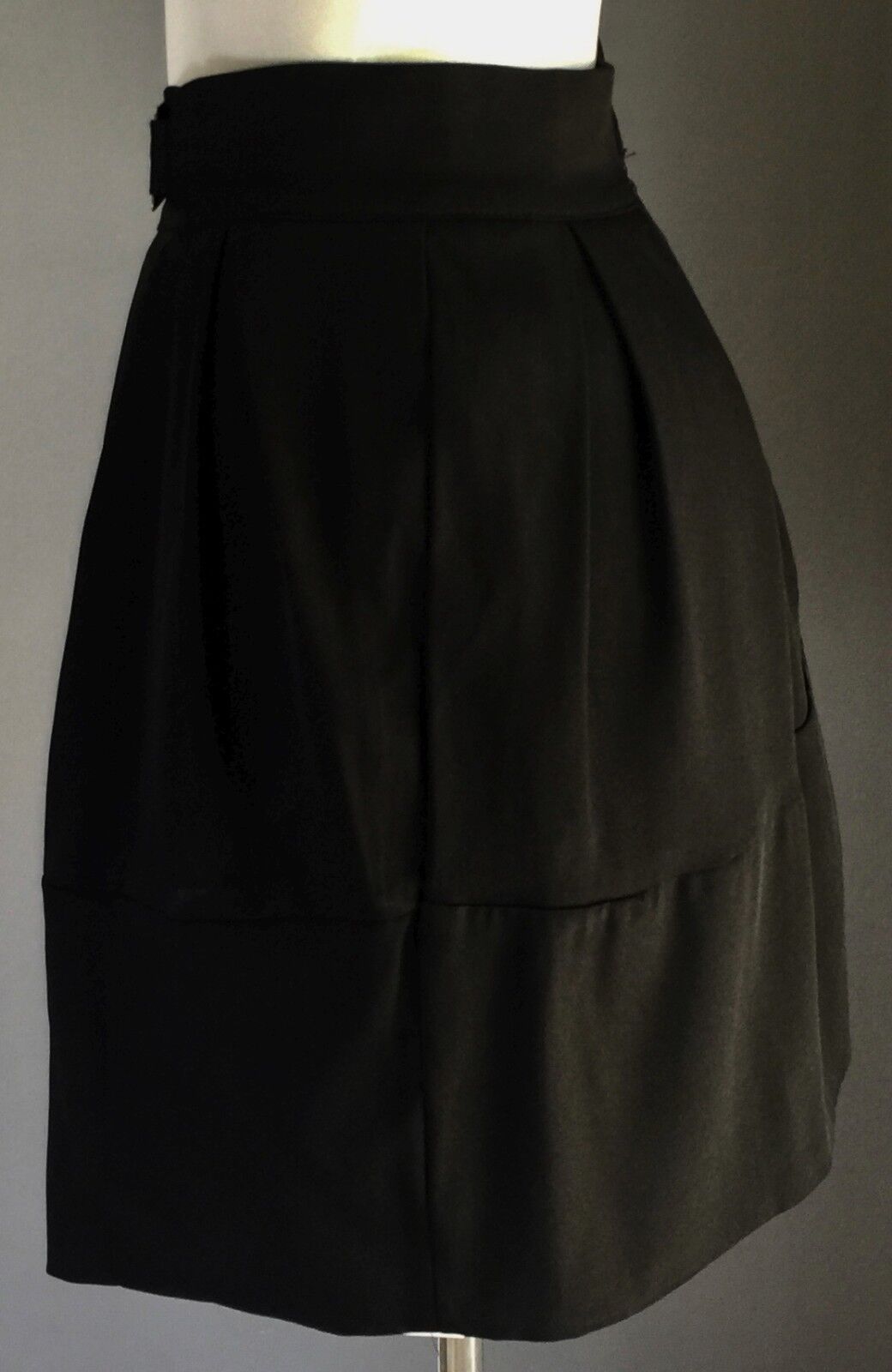 MIKA & GALA Mini Skirt Black Pleated w Gold Plate Belt Trim Waist Ladies Size 8