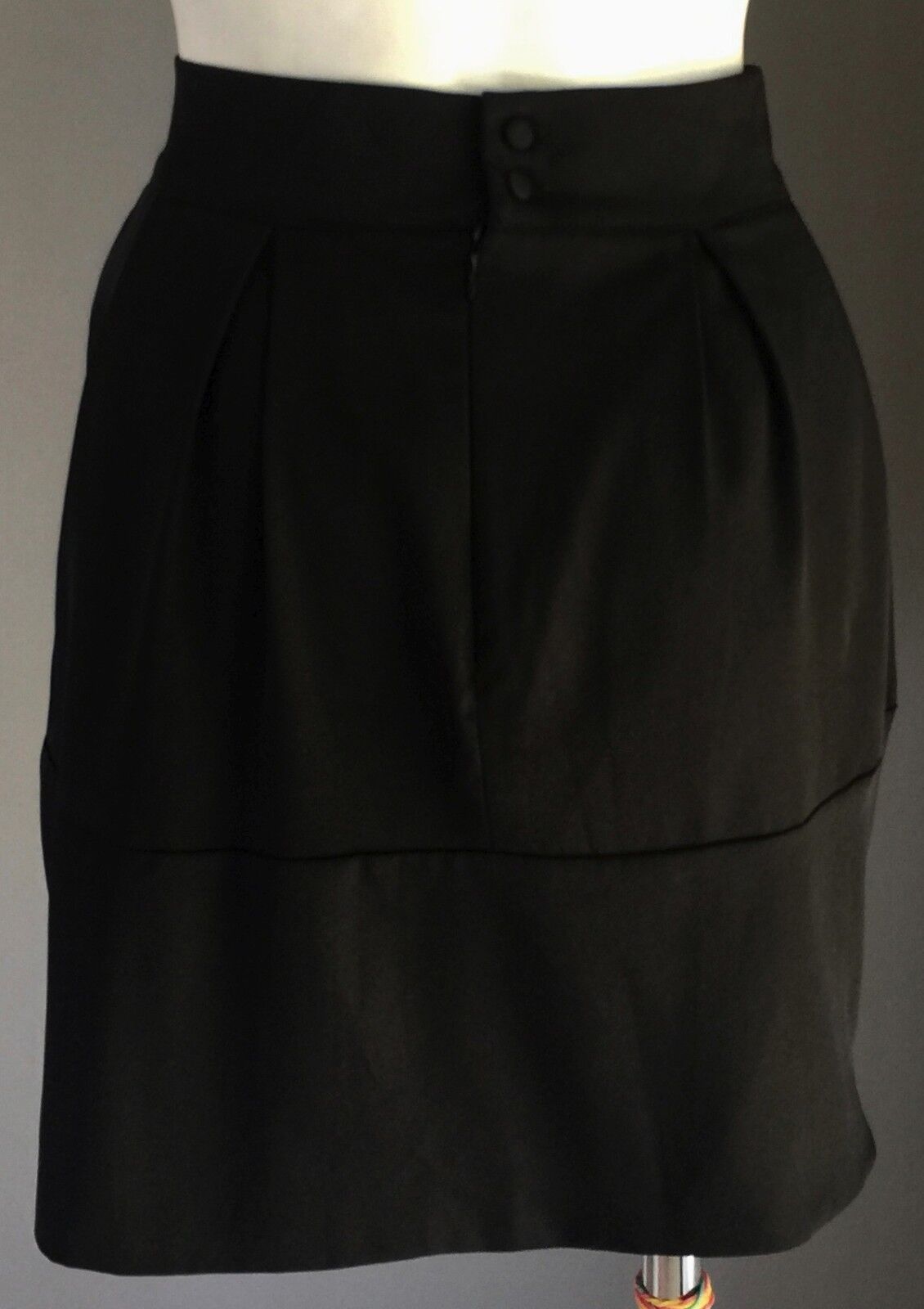 MIKA & GALA Mini Skirt Black Pleated w Gold Plate Belt Trim Waist Ladies Size 8