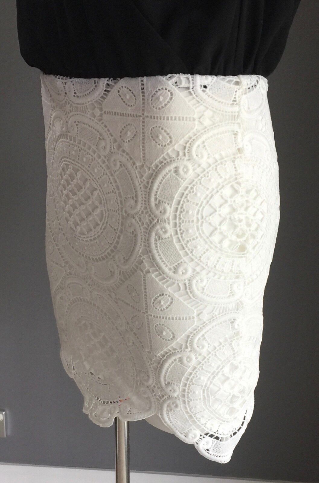 LUXE Black Mini Dress Bodice & White Lace Skirt Blouson Mini Ladies Size 8 NEW