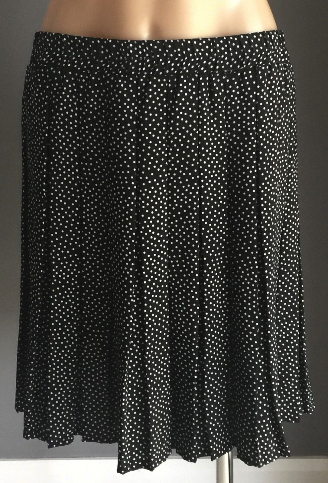 SUZANNE GRAE Skirt Pleated Black & White Polka Dot Knee Length Size 12 Vintage