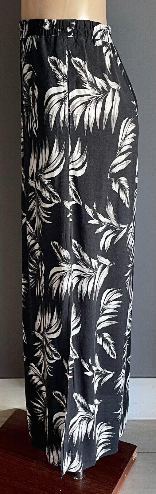 Maxi Skirt Black Off White Taupe Floral Print Size 16 Elastic Waist Side Slits