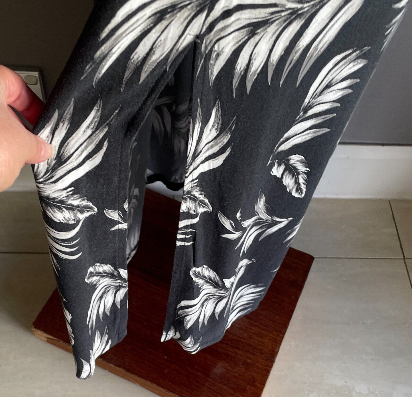Maxi Skirt Black Off White Taupe Floral Print Size 16 Elastic Waist Side Slits