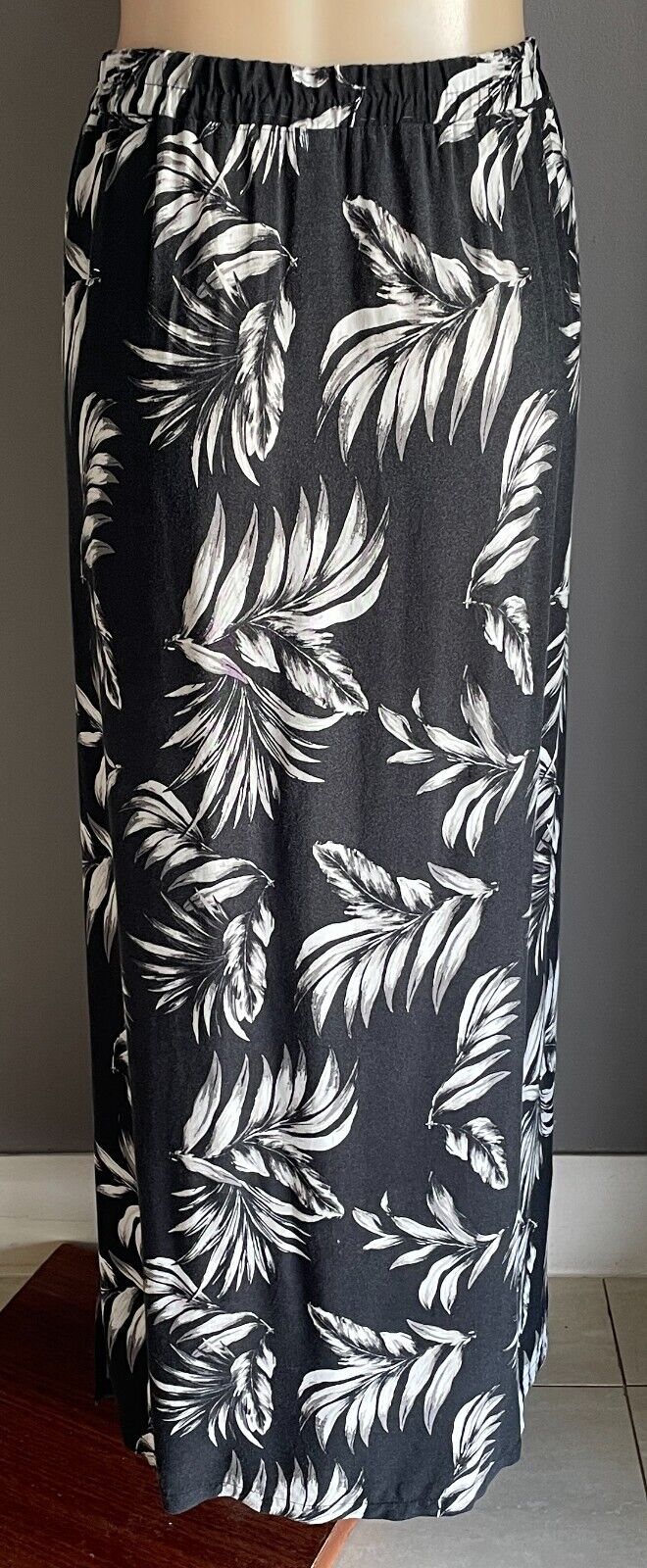 Maxi Skirt Black Off White Taupe Floral Print Size 16 Elastic Waist Side Slits