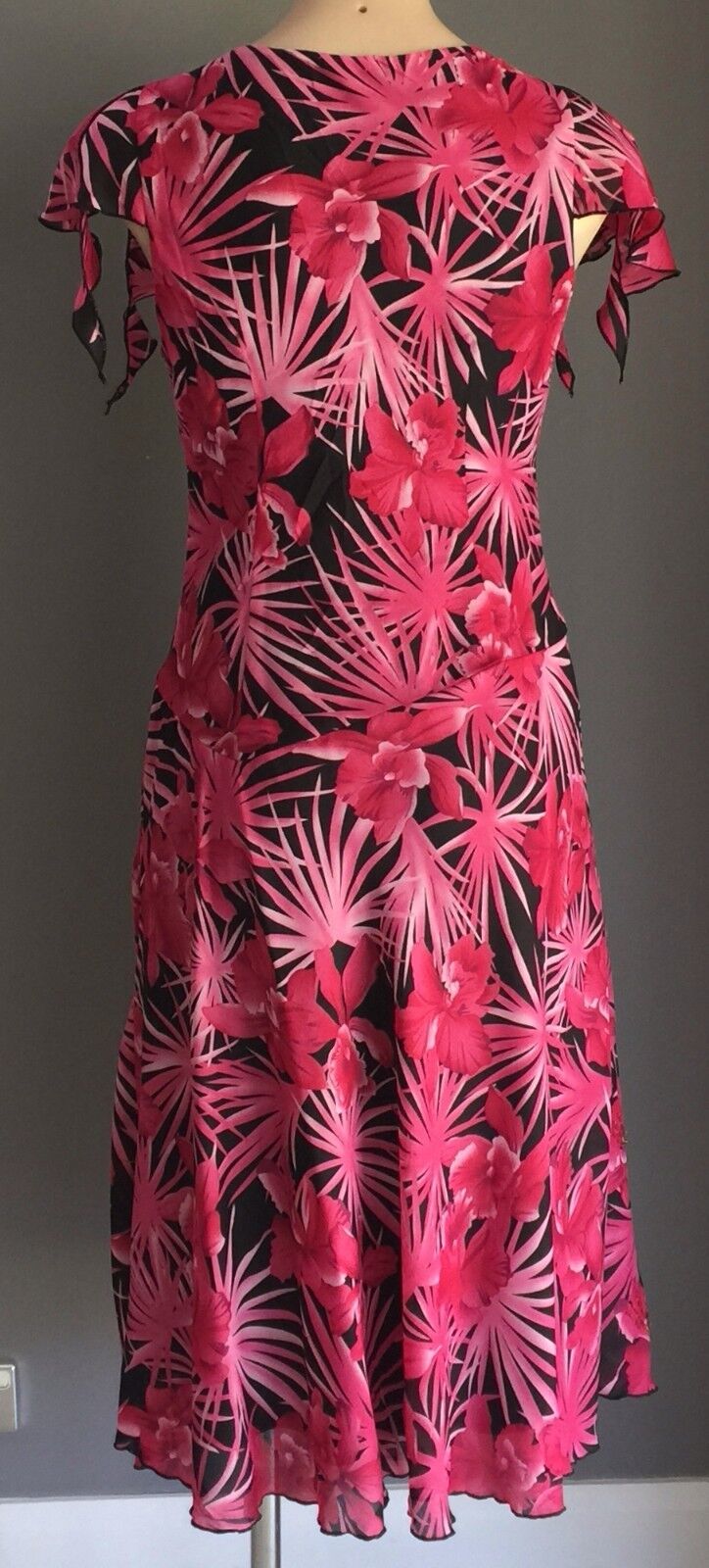 TROPICAL Print Dress Bias Cut Flutter Sleeve Pink & Black Size 10 - 12  Stunning