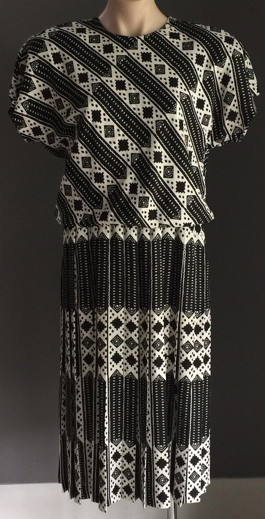 Vintage STITCHES PLUS Dress Black & White Geo Print Short Sleeve Size 14