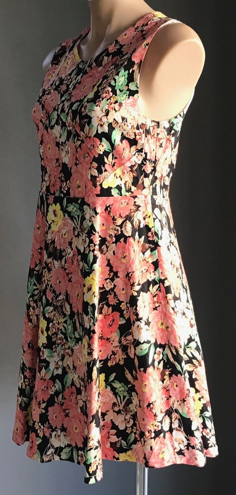 TIMELESS by VANESSA TONG Dress Colourful Floral Sleeveless Frock Size 14 1950s