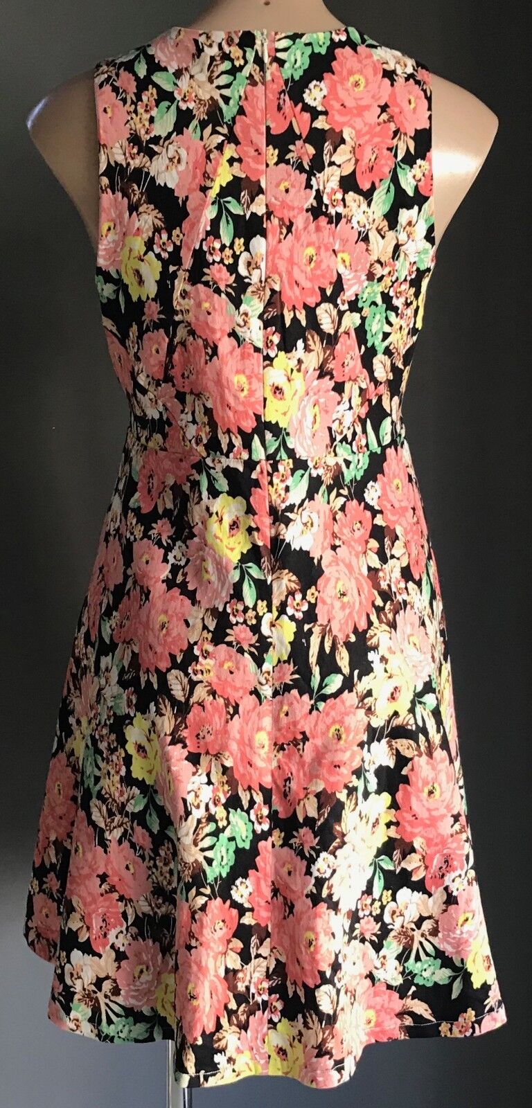 TIMELESS by VANESSA TONG Dress Colourful Floral Sleeveless Frock Size 14 1950s