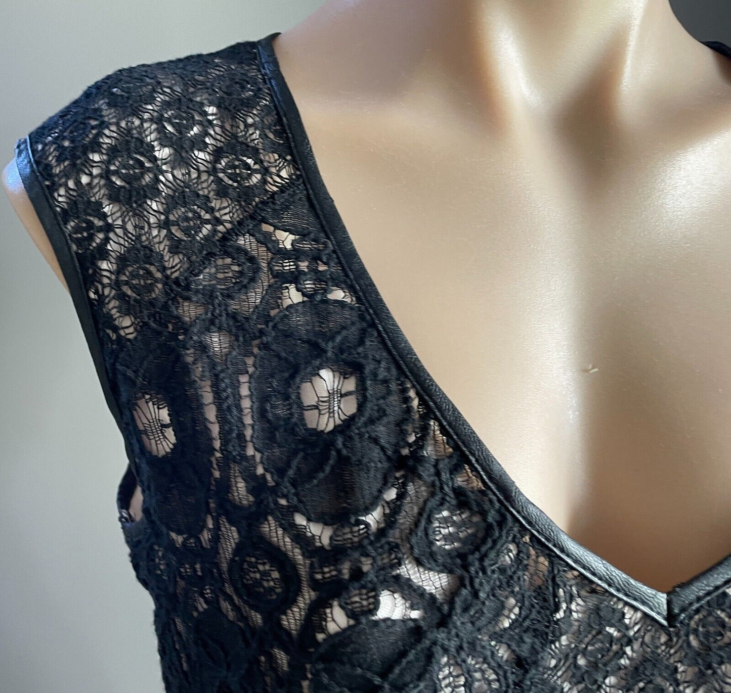 KNIGHT ANGEL Dress Black Lace Panel Sleeveless V-Neck Sheath Style Size L NEW