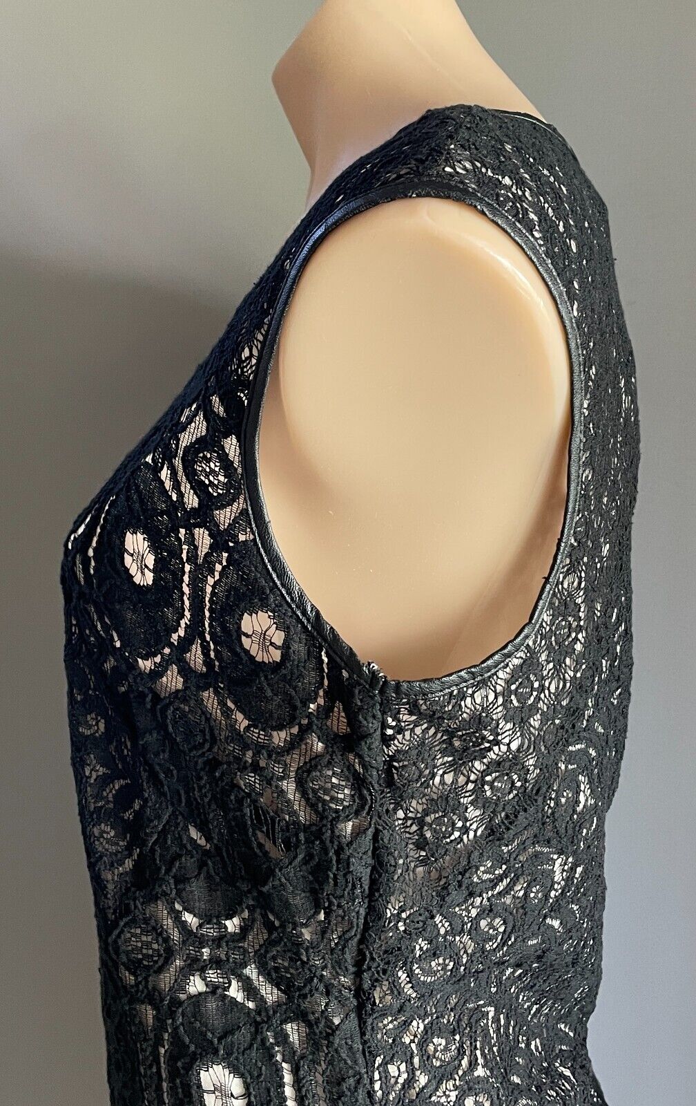 KNIGHT ANGEL Dress Black Lace Panel Sleeveless V-Neck Sheath Style Size L NEW