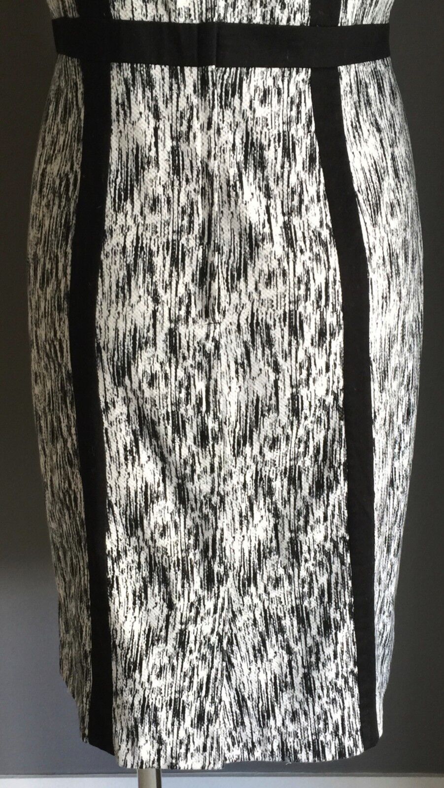 TARGET Sheath Dress Black & White Textured Fabric Sleeveless Black Trim Size 14