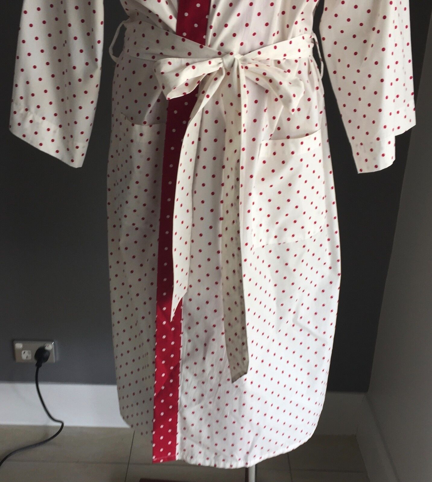 LAURA ASHLEY Dressing Gown Cotton Bath Robe White & Burgundy Polka Dot Size M 12