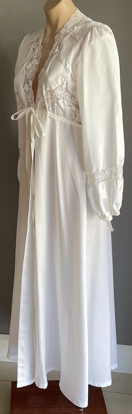 PATRIZIA LIVING Dressing Gown White Long Sleeve Tie Front Lace Silky Robe Sz 12
