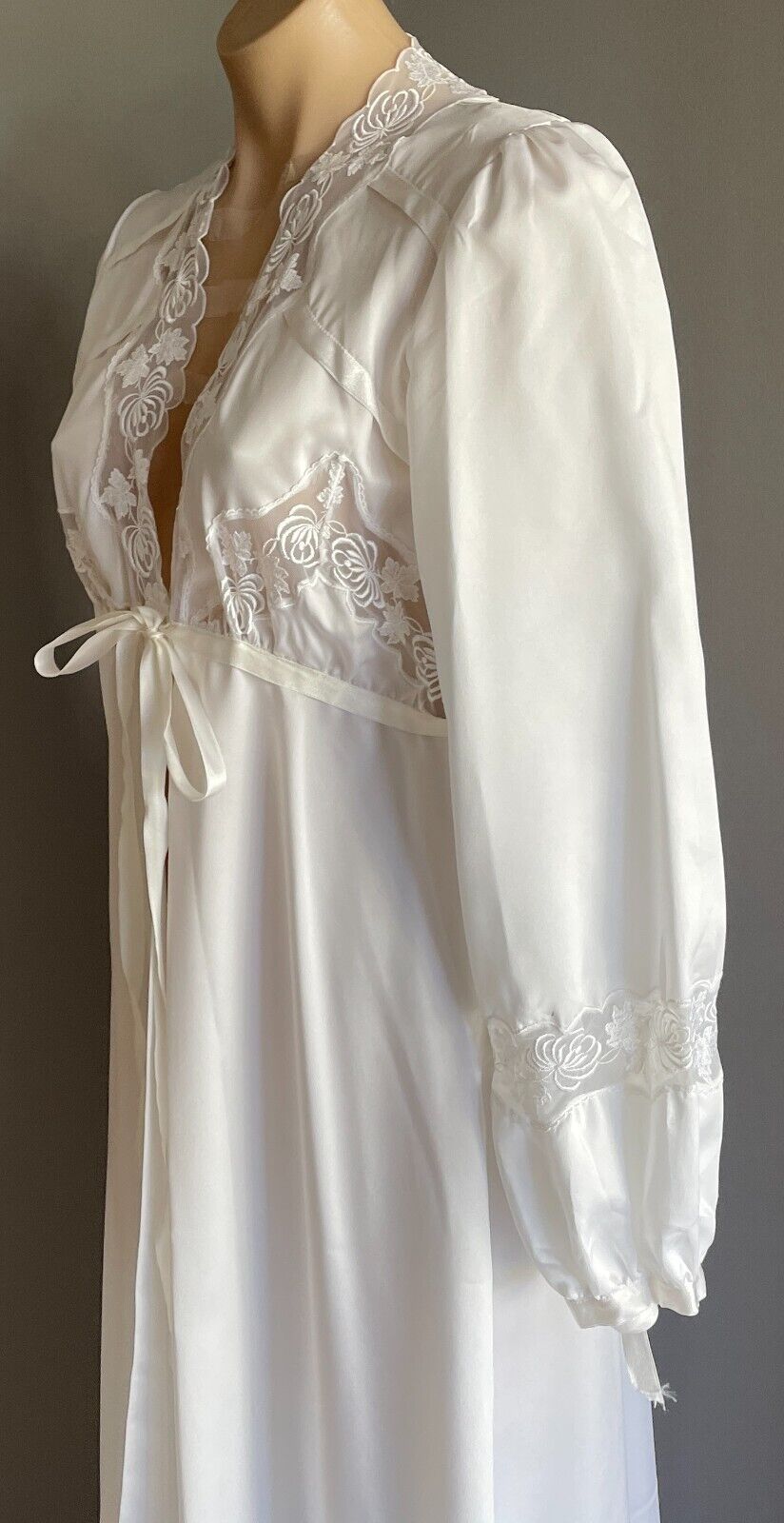 PATRIZIA LIVING Dressing Gown White Long Sleeve Tie Front Lace Silky Robe Sz 12