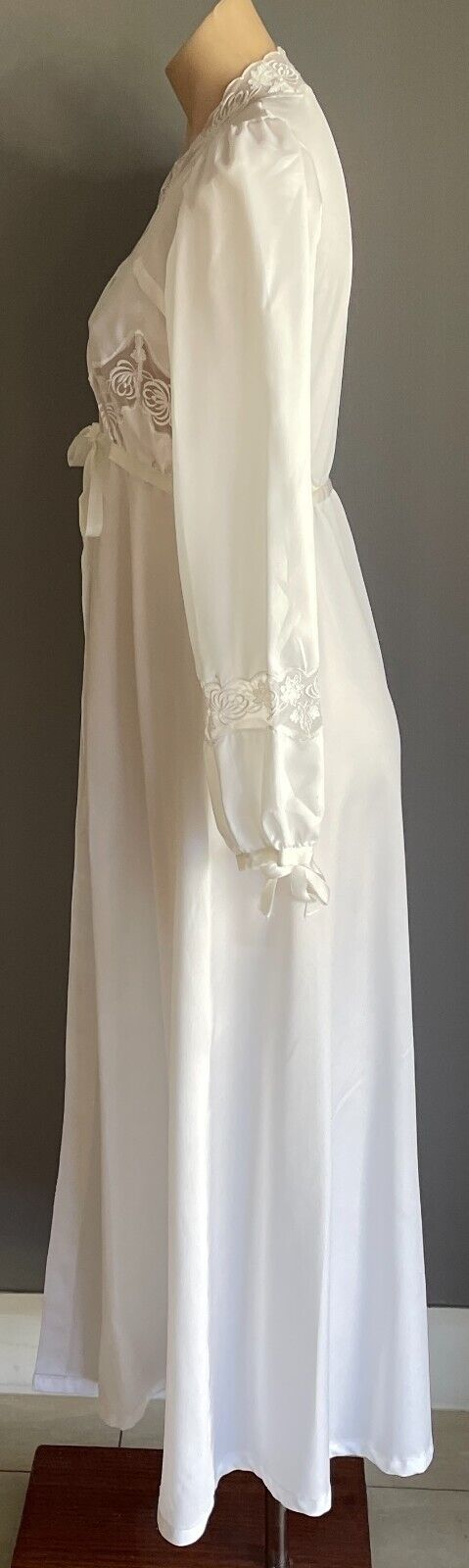 PATRIZIA LIVING Dressing Gown White Long Sleeve Tie Front Lace Silky Robe Sz 12