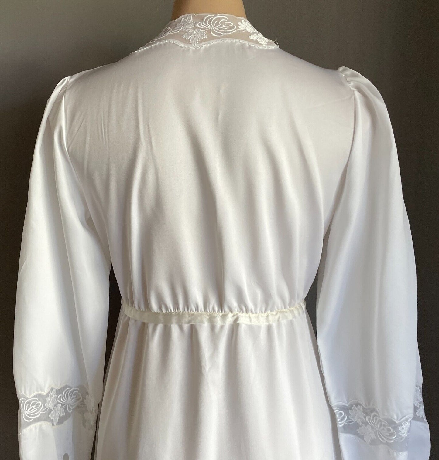 PATRIZIA LIVING Dressing Gown White Long Sleeve Tie Front Lace Silky Robe Sz 12