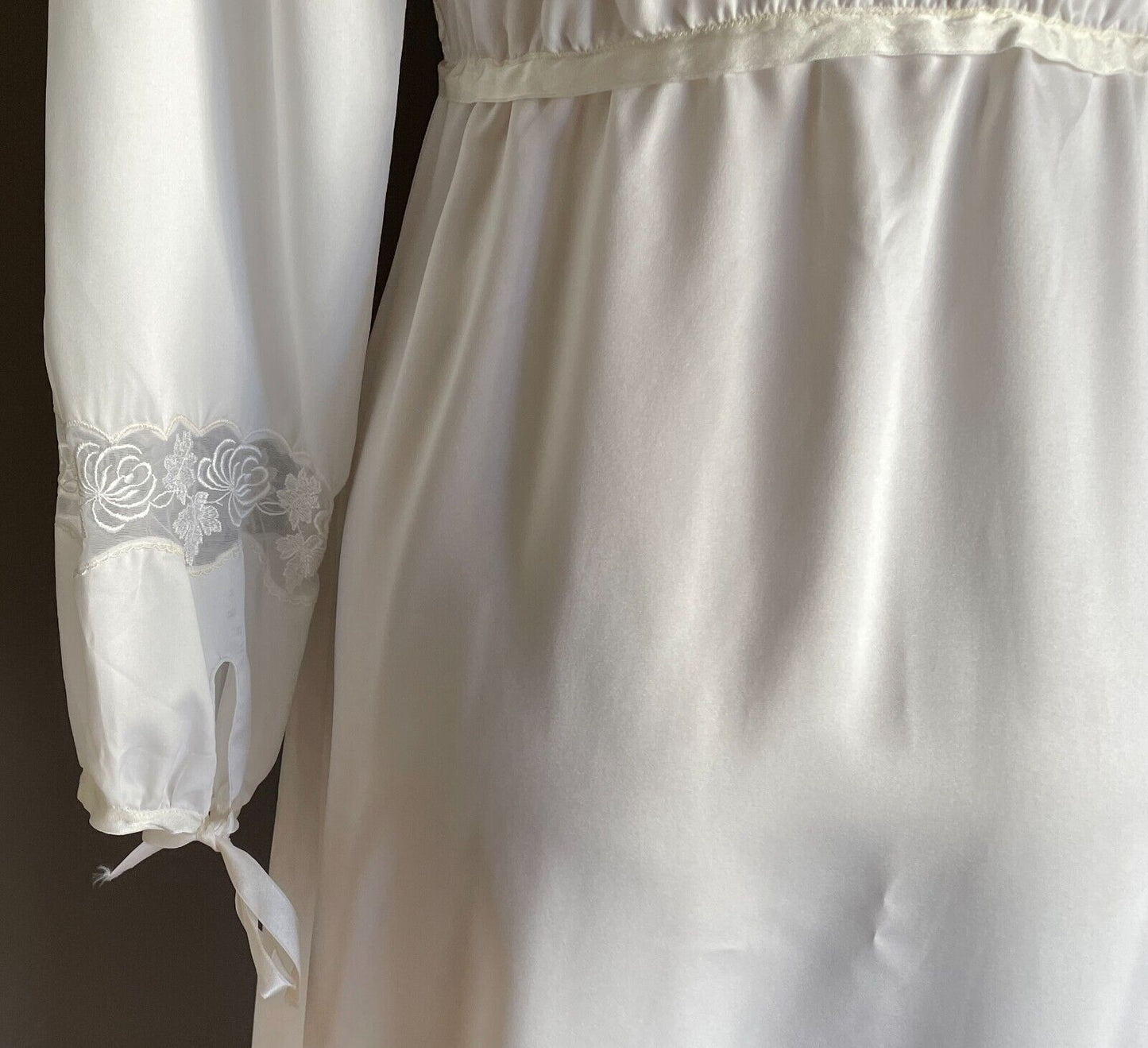 PATRIZIA LIVING Dressing Gown White Long Sleeve Tie Front Lace Silky Robe Sz 12