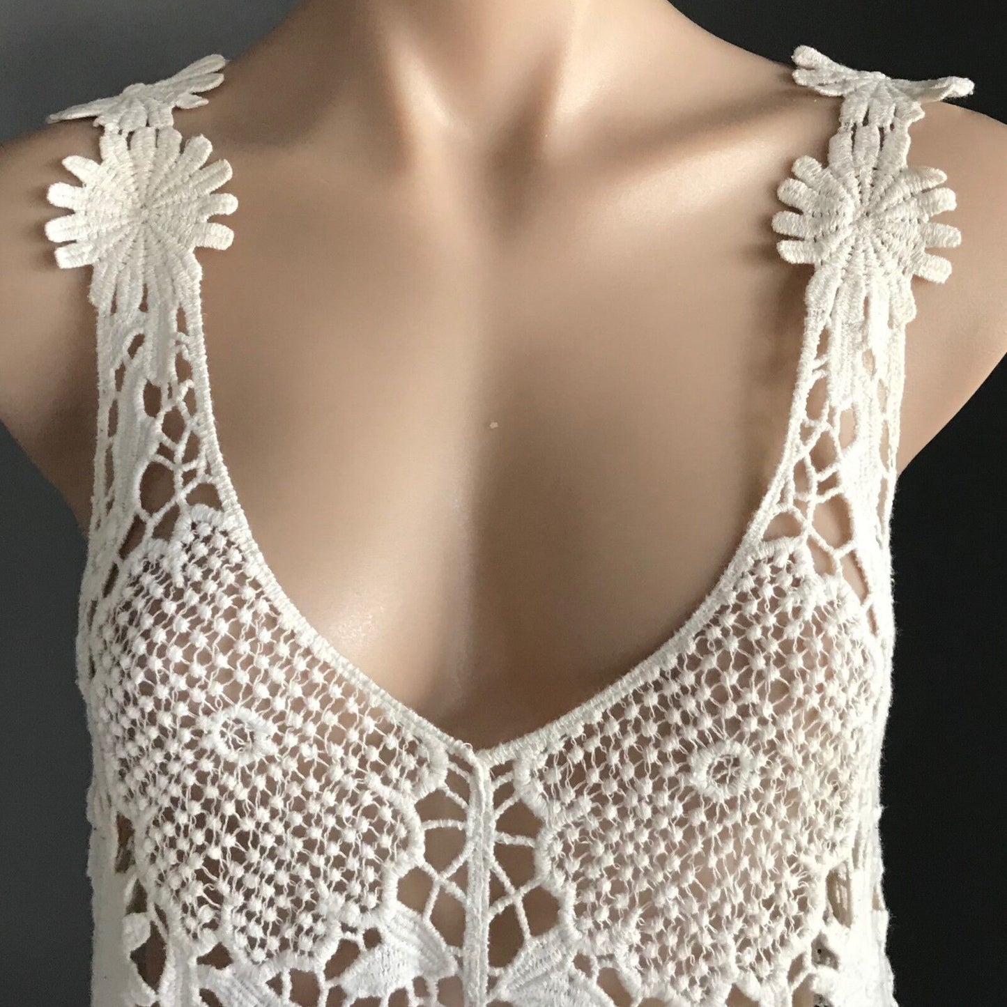 BOHOTIQUE Crochet Top Sheer Slip On Cream Floral Thick Lace Sleeveless Size 10