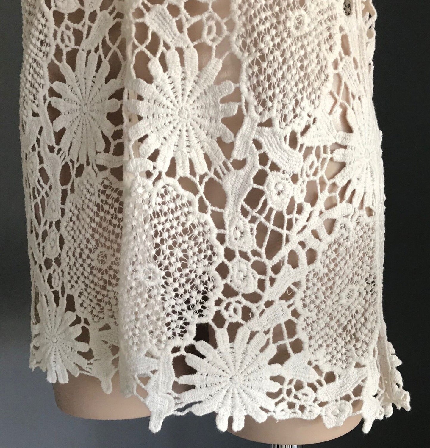 BOHOTIQUE Crochet Top Sheer Slip On Cream Floral Thick Lace Sleeveless Size 10