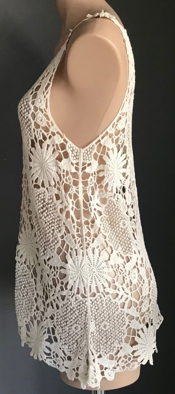 BOHOTIQUE Crochet Top Sheer Slip On Cream Floral Thick Lace Sleeveless Size 10