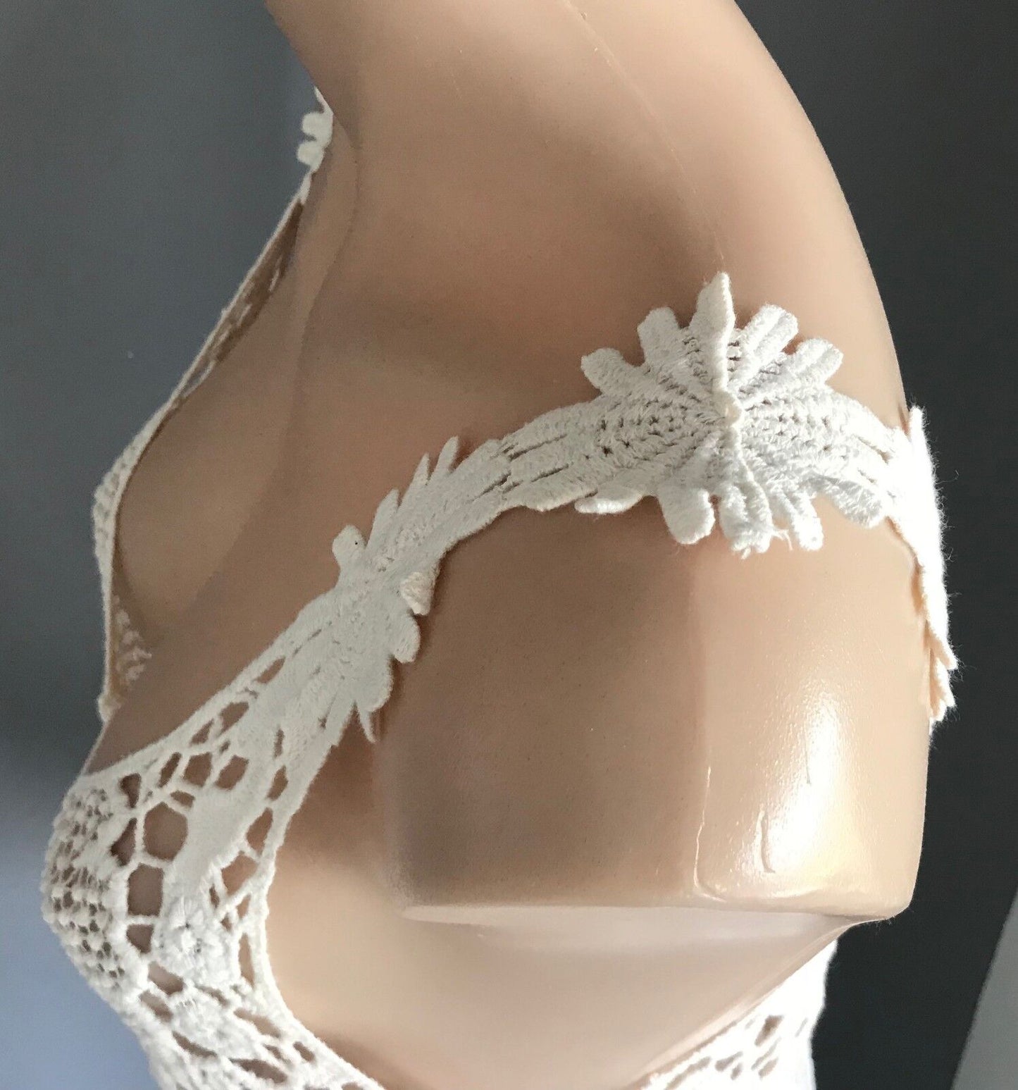 BOHOTIQUE Crochet Top Sheer Slip On Cream Floral Thick Lace Sleeveless Size 10