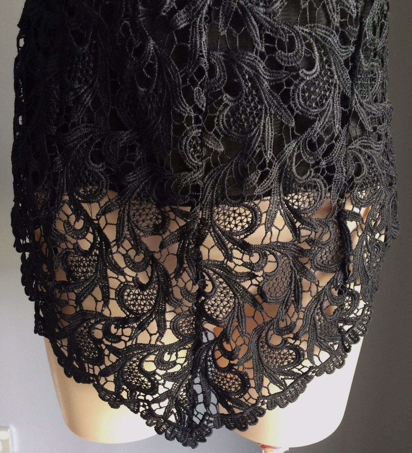 HUACHU Top Black Lace Sleeveless Asymmetric Hem Lined Camisole Size S 10 NEW