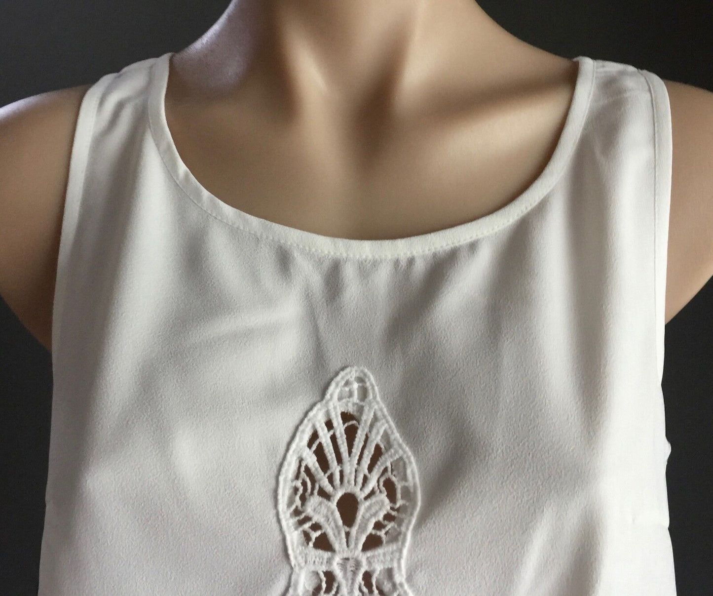 RUMOR BOUTIQUE Top White Sleeveless Lace Trim Asymmetric Hem Size 8 - 10 NEW