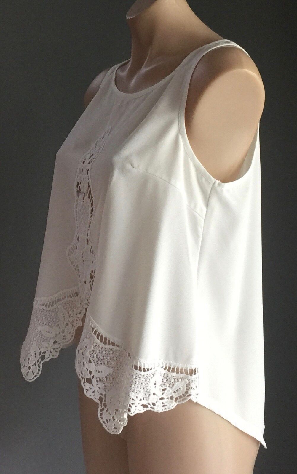 RUMOR BOUTIQUE Top White Sleeveless Lace Trim Asymmetric Hem Size 8 - 10 NEW