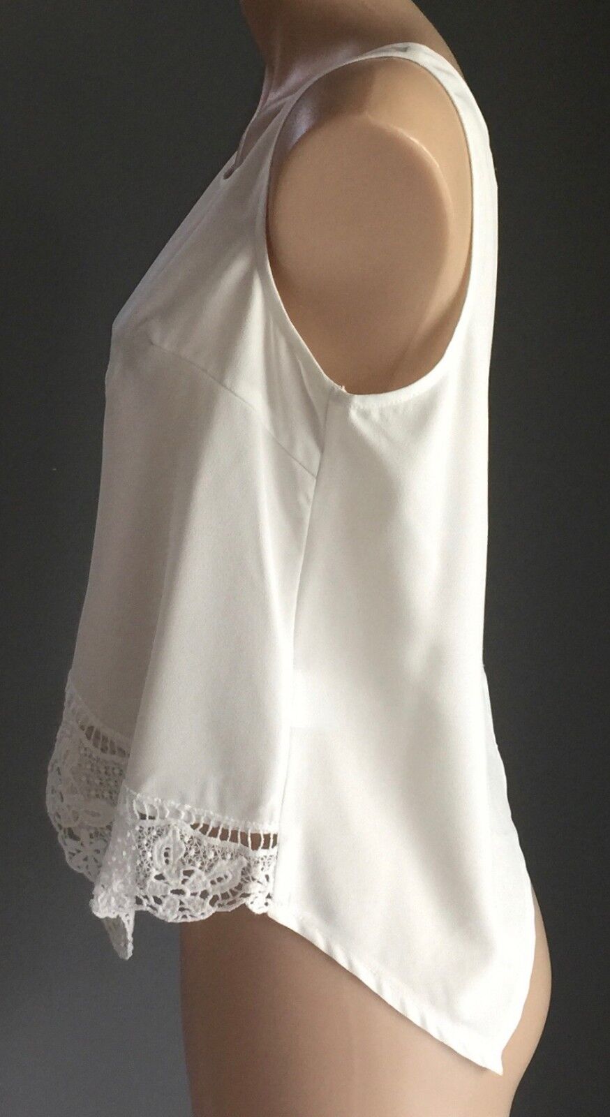 RUMOR BOUTIQUE Top White Sleeveless Lace Trim Asymmetric Hem Size 8 - 10 NEW