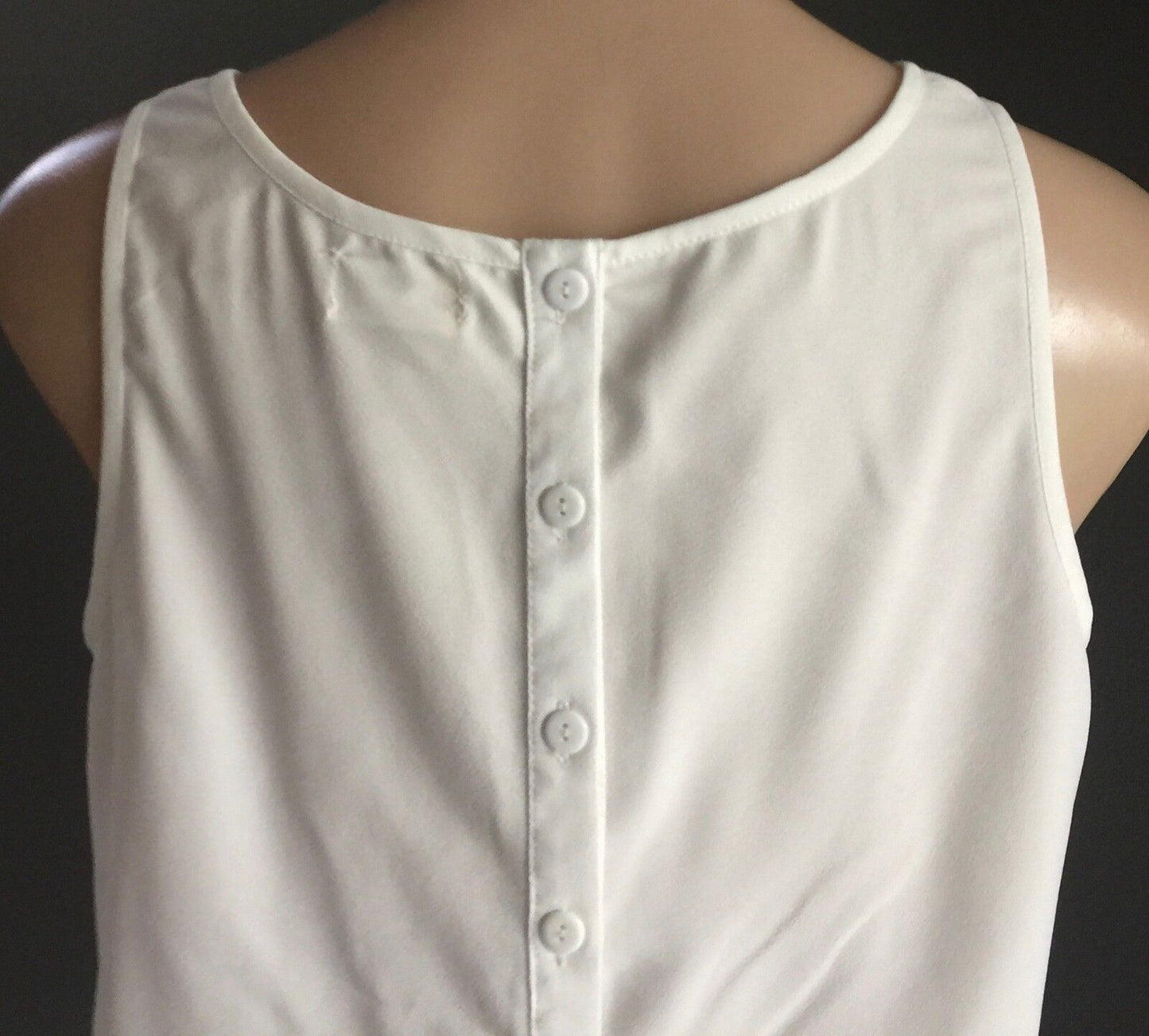 RUMOR BOUTIQUE Top White Sleeveless Lace Trim Asymmetric Hem Size 8 - 10 NEW