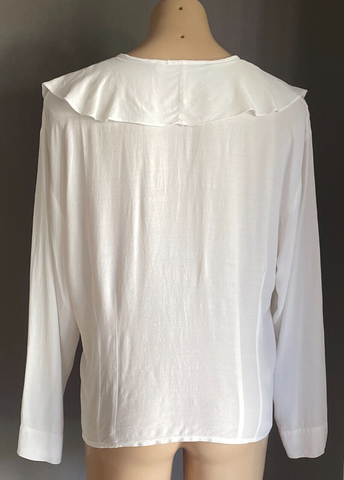 WITCHERY Top White Blouse Ruffle Trim Long Sleeve Ladies Size 14