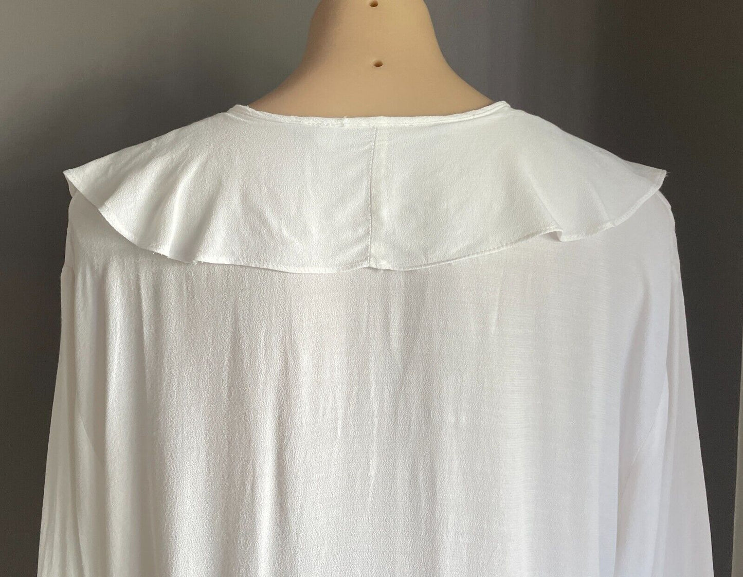 WITCHERY Top White Blouse Ruffle Trim Long Sleeve Ladies Size 14