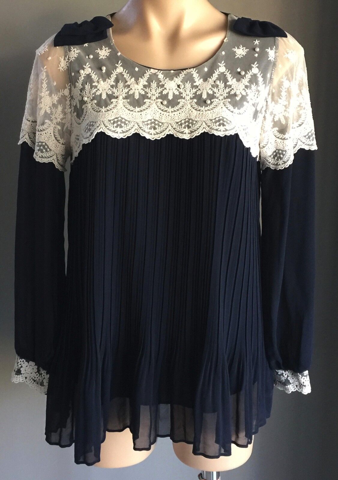 Vintage Blouse Navy Pleated White Lace & Pearl Trim Long Sleeve Top Sz 10 Unique
