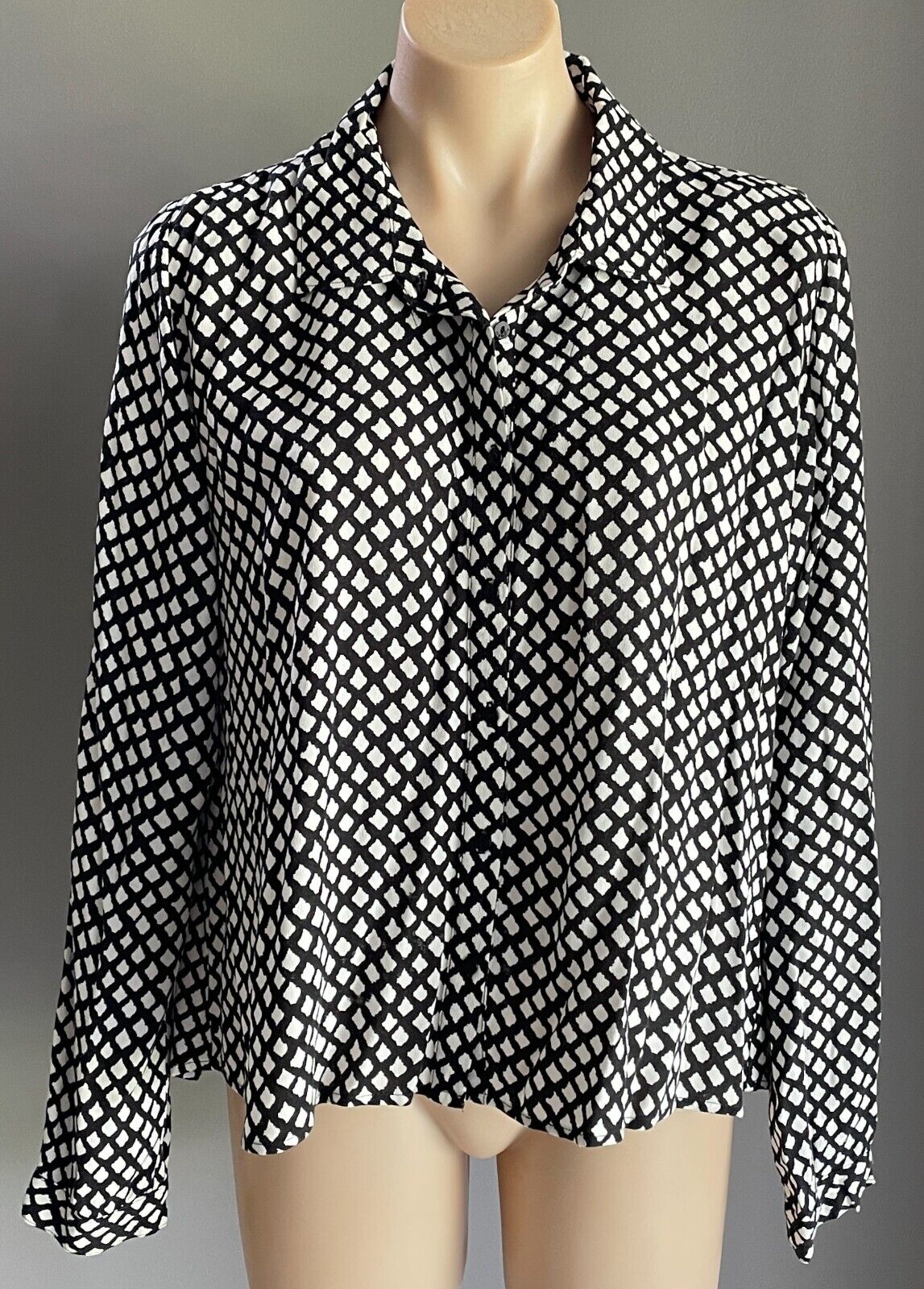 TIGERLILY Shirt Top Black White Foulard Button Front Long Sleeve Blouse Size 10