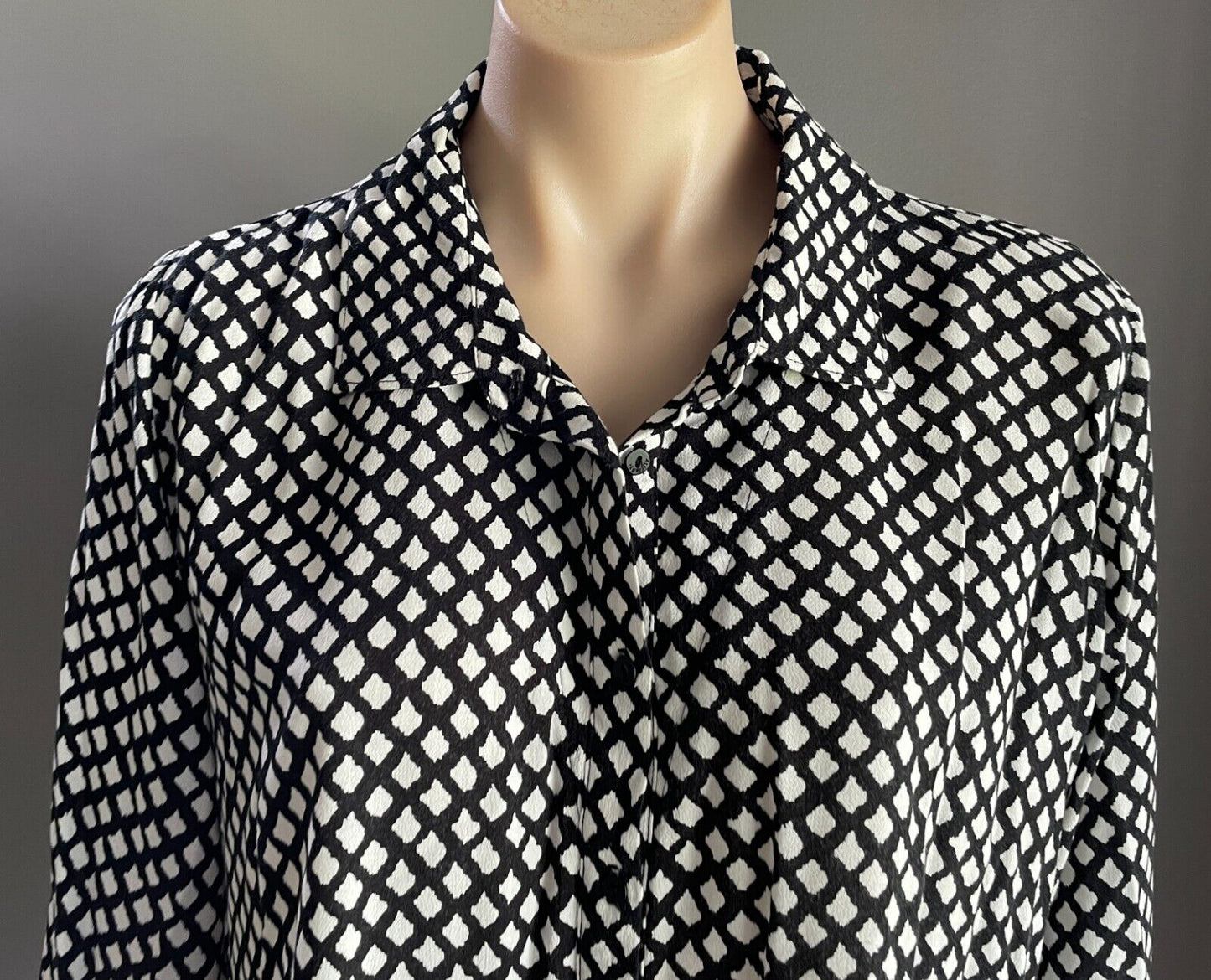 TIGERLILY Shirt Top Black White Foulard Button Front Long Sleeve Blouse Size 10