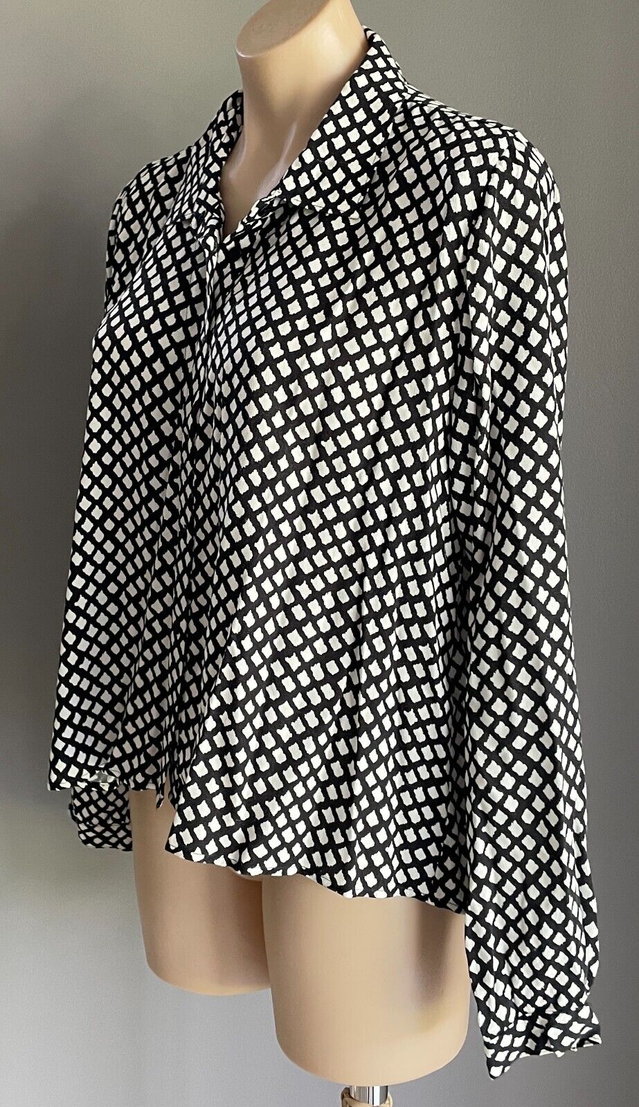 TIGERLILY Shirt Top Black White Foulard Button Front Long Sleeve Blouse Size 10